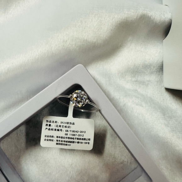 Elegant Sterling Silver Ring with Moissanite Stone and Clear Wire Band-Size 7 - Picture 1 of 5